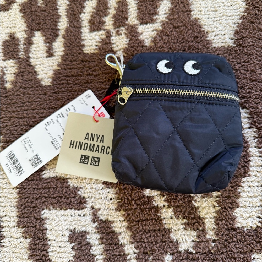 Anya Hindmarch packable bag 2024 collaboration with Uniqlo Navy color